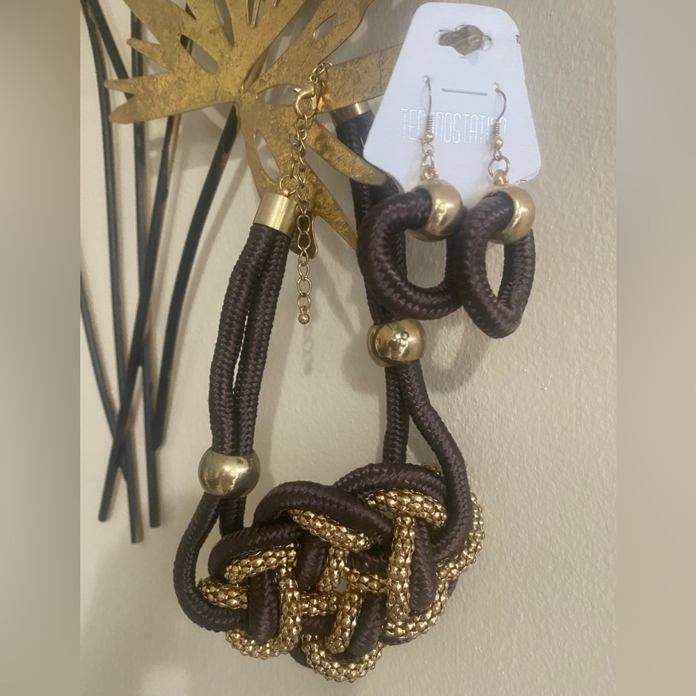 Chic Gold and Brown Necklace Set